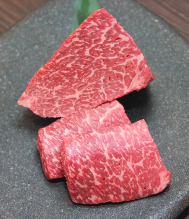 霜降りの高級そうな牛肉